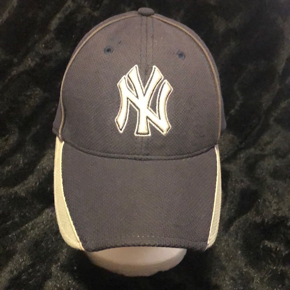 New era Yankee cap. Size M/L